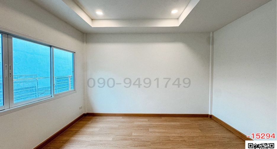 For sale 2 bedrooms townhouse in Bang Kapi, Bangkok