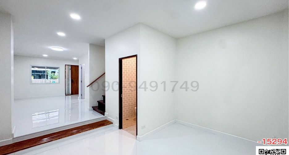 For sale 2 bedrooms townhouse in Bang Kapi, Bangkok