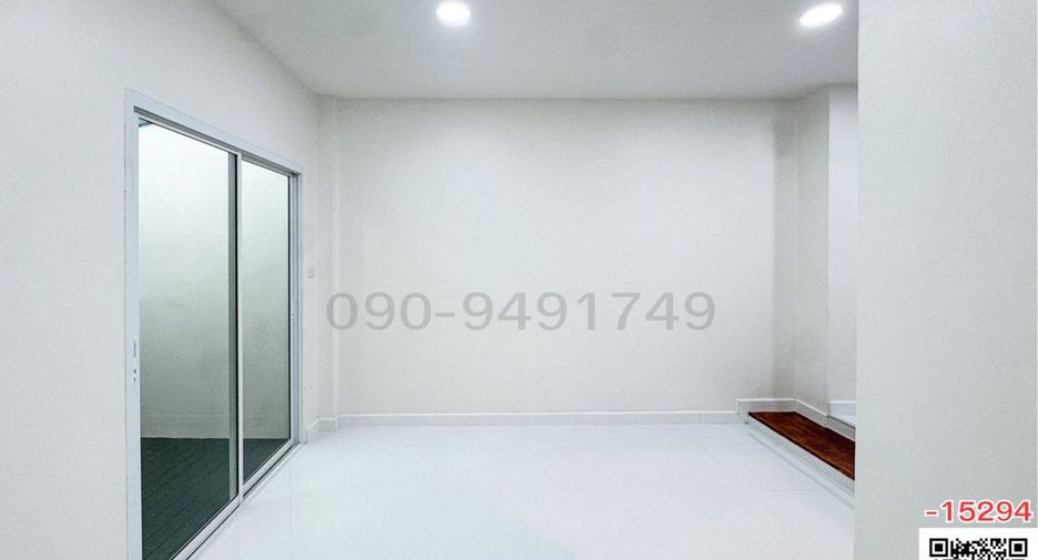 For sale 2 bedrooms townhouse in Bang Kapi, Bangkok