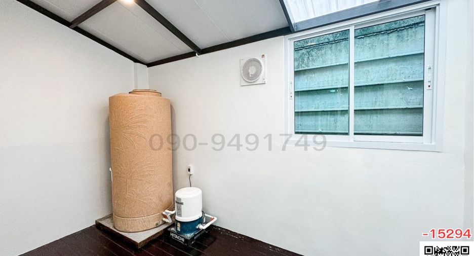 For sale 2 bedrooms townhouse in Bang Kapi, Bangkok