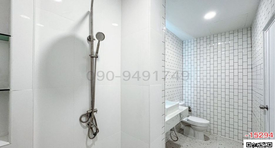 For sale 2 bedrooms townhouse in Bang Kapi, Bangkok