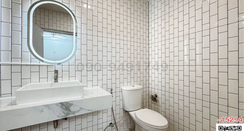 For sale 2 bedrooms townhouse in Bang Kapi, Bangkok
