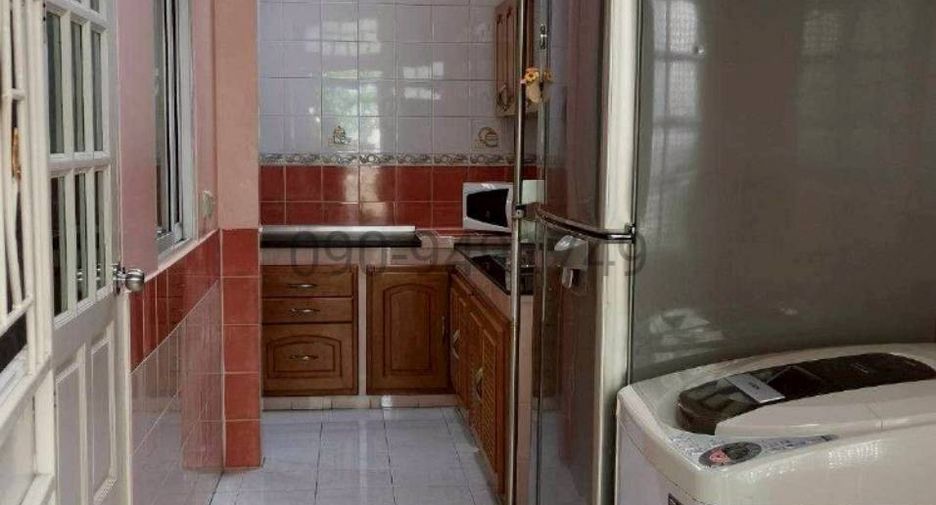 For rent 3 bedrooms house in Lat Phrao, Bangkok