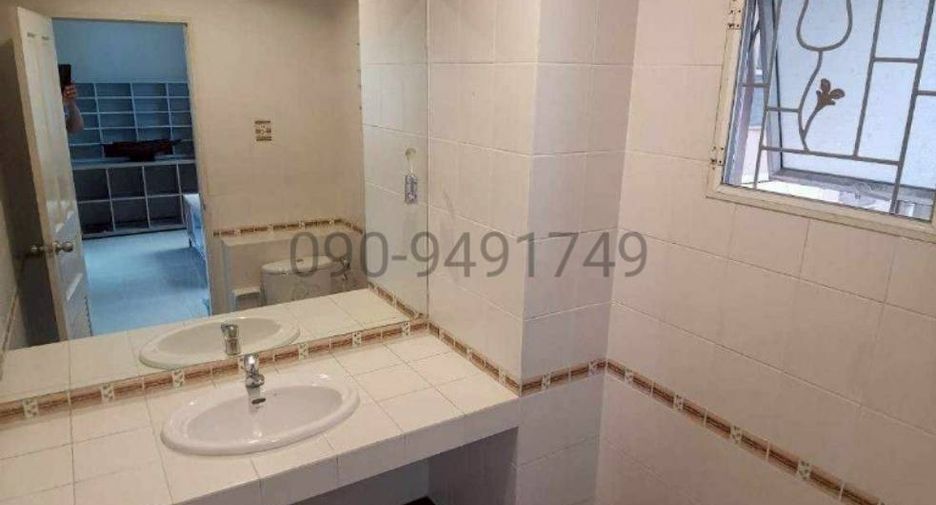 For rent 3 bedrooms house in Lat Phrao, Bangkok