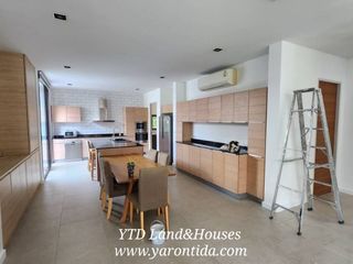 For rent 4 bedrooms house in Khlong Toei, Bangkok