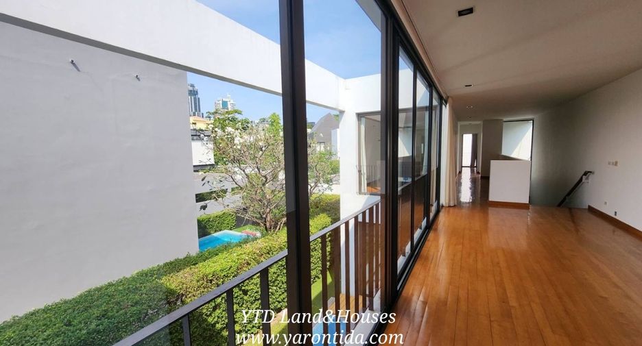 For rent 4 bedrooms house in Khlong Toei, Bangkok