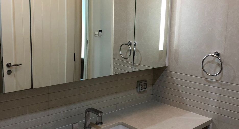 For rent 2 bedrooms condo in Pathum Wan, Bangkok