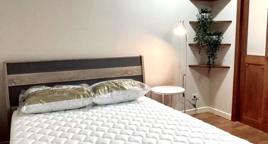 For rent 2 bedrooms condo in Yan Nawa, Bangkok