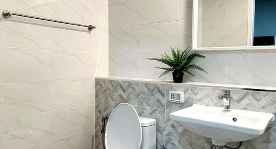 For rent 2 bedrooms condo in Yan Nawa, Bangkok