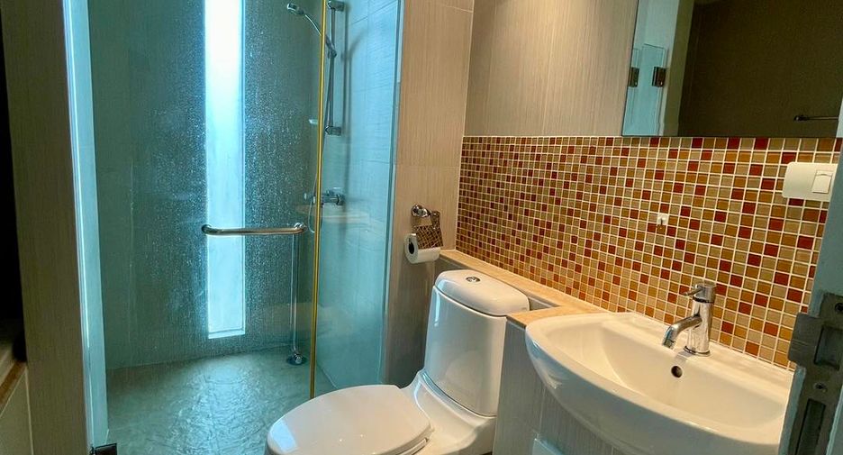 For rent 2 bedrooms condo in Khlong Toei, Bangkok