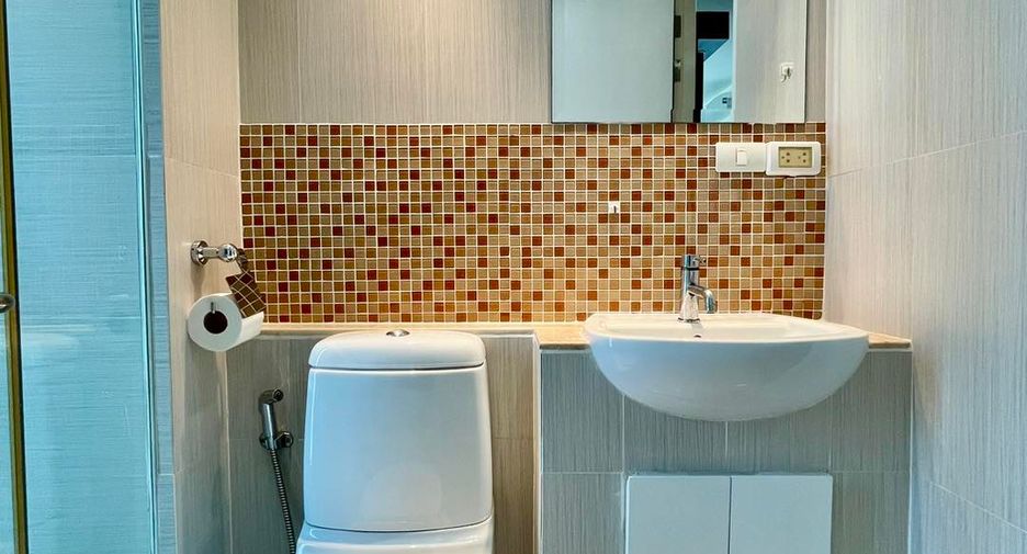 For rent 2 bedrooms condo in Khlong Toei, Bangkok