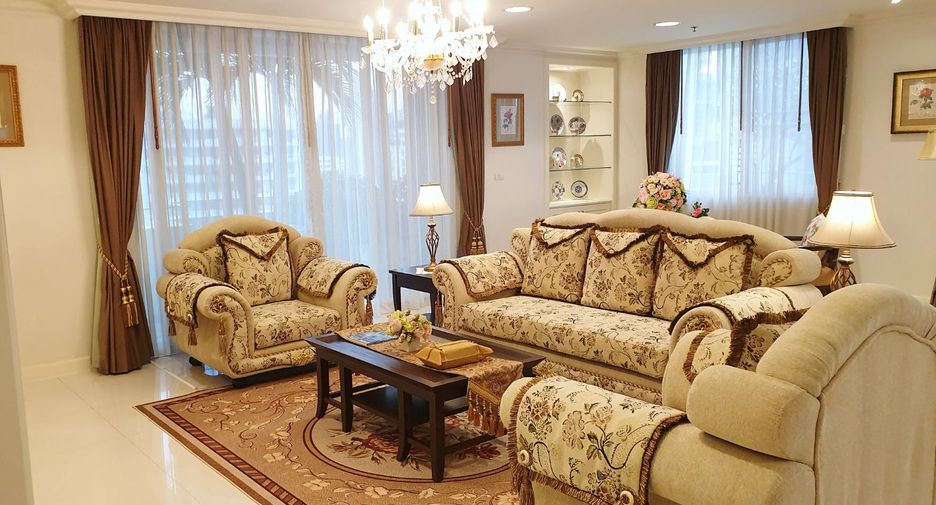 À louer 4 chambres appartement avec services à Watthana, Bangkok