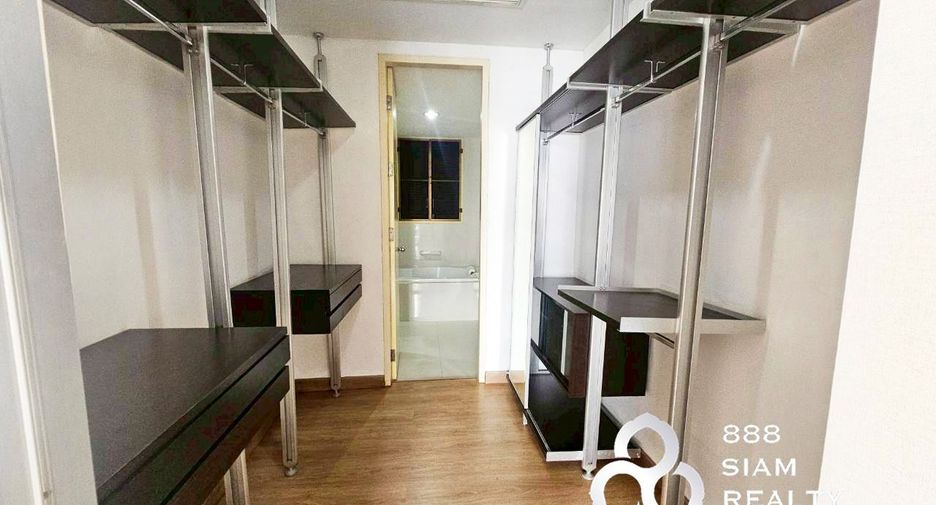 For sale 2 bedrooms condo in Huai Khwang, Bangkok