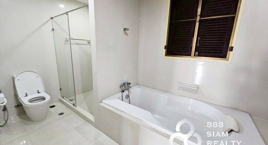 For sale 2 bedrooms condo in Huai Khwang, Bangkok