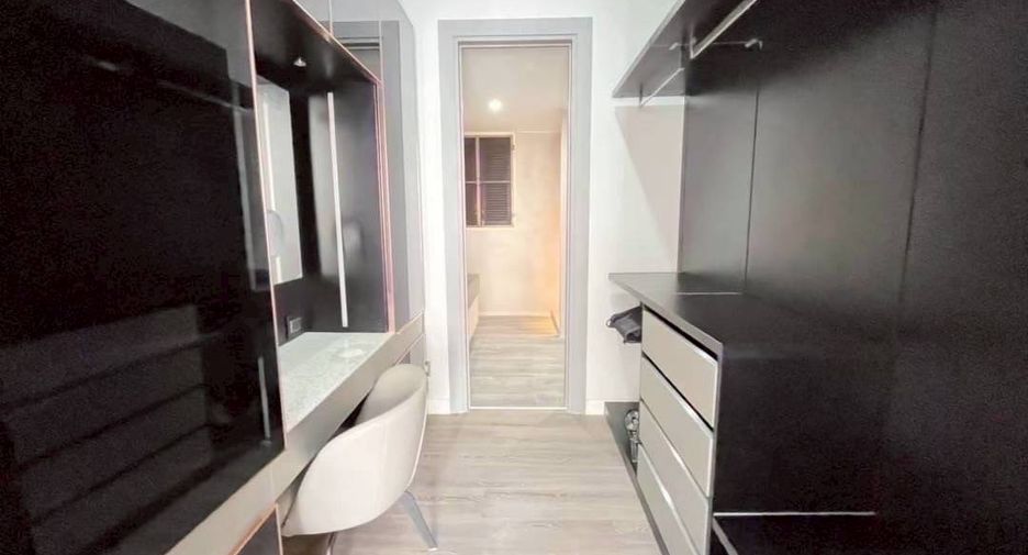 For sale 1 bed condo in Huai Khwang, Bangkok