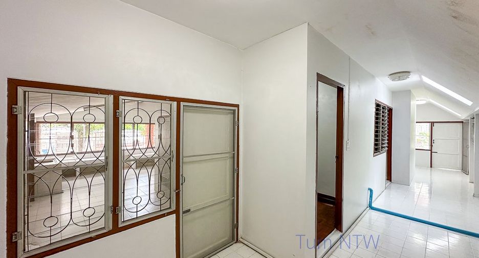 For rent 3 bedrooms house in Mueang Chiang Mai, Chiang Mai