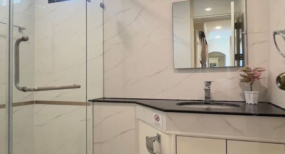 For rent 3 bedrooms condo in Khlong Toei, Bangkok