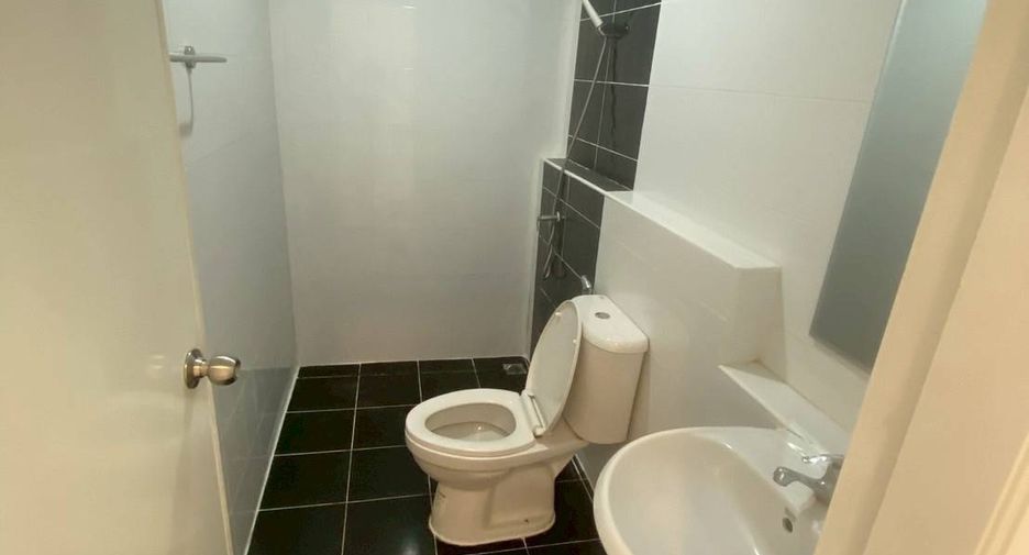 For sale 3 bedrooms townhouse in Lat Lum Kaeo, Pathum Thani