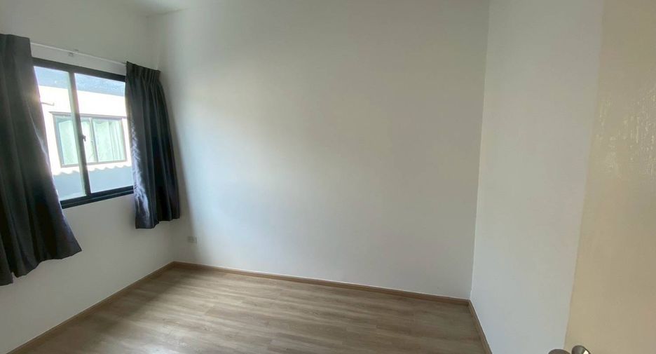 For sale 3 bedrooms townhouse in Lat Lum Kaeo, Pathum Thani