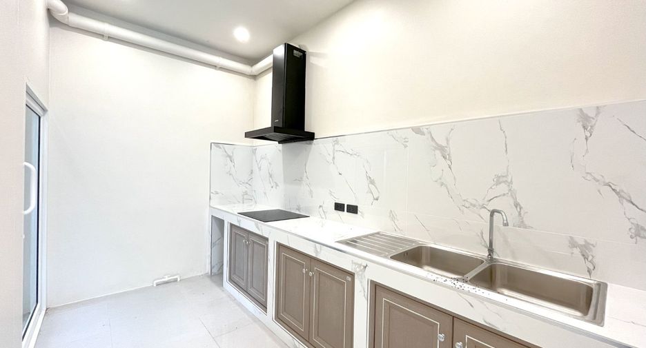 For sale 4 bedrooms villa in Mueang Krabi, Krabi