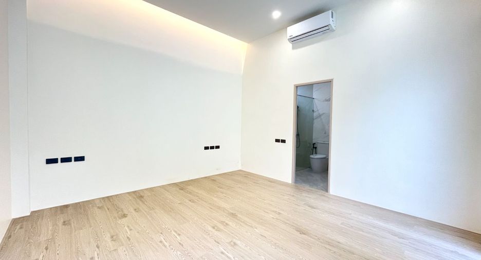For sale 4 bedrooms villa in Mueang Krabi, Krabi