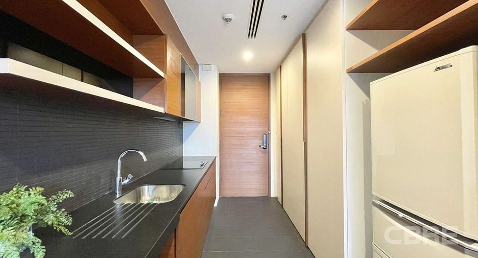 For sale 1 bed condo in Khlong Toei, Bangkok