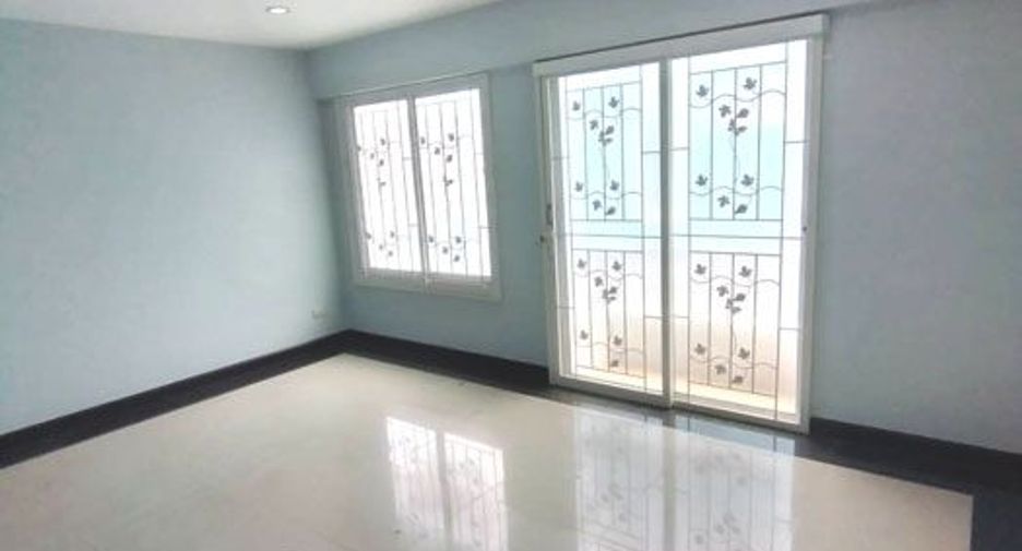 For sale 6 bedrooms townhouse in Bang Bua Thong, Nonthaburi