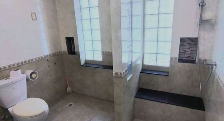 For sale 6 bedrooms townhouse in Bang Bua Thong, Nonthaburi