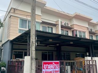 Reihenhaus zum Kauf mit 3 Zimmer in Lam Luk Ka, Pathum Thani