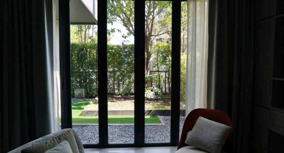 For rent and for sale 4 bedrooms house in Saphan Sung, Bangkok