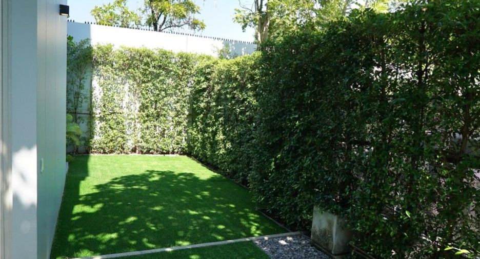 For rent and for sale 4 bedrooms house in Saphan Sung, Bangkok