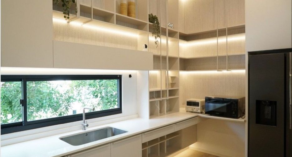 For rent and for sale 4 bedrooms house in Saphan Sung, Bangkok