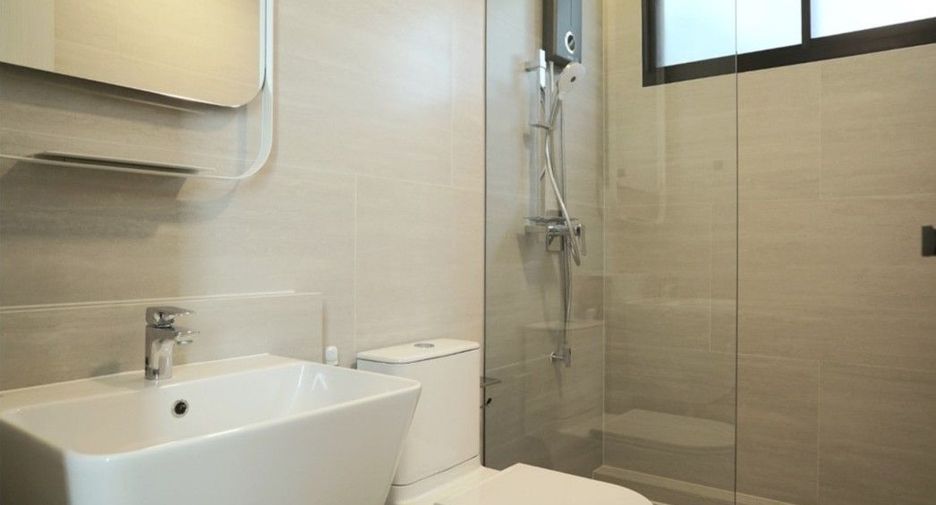 For rent and for sale 4 bedrooms house in Saphan Sung, Bangkok