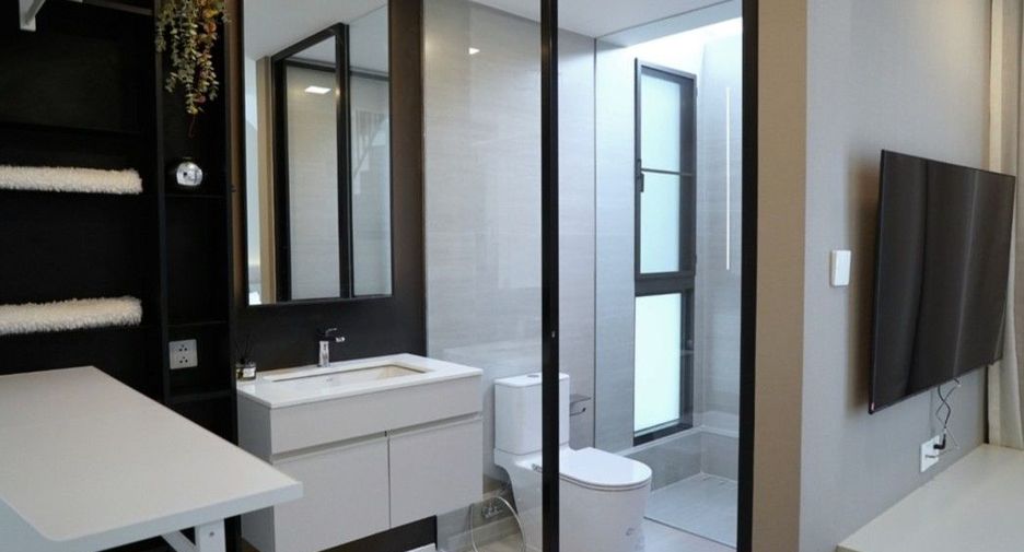 For rent and for sale 4 bedrooms house in Saphan Sung, Bangkok