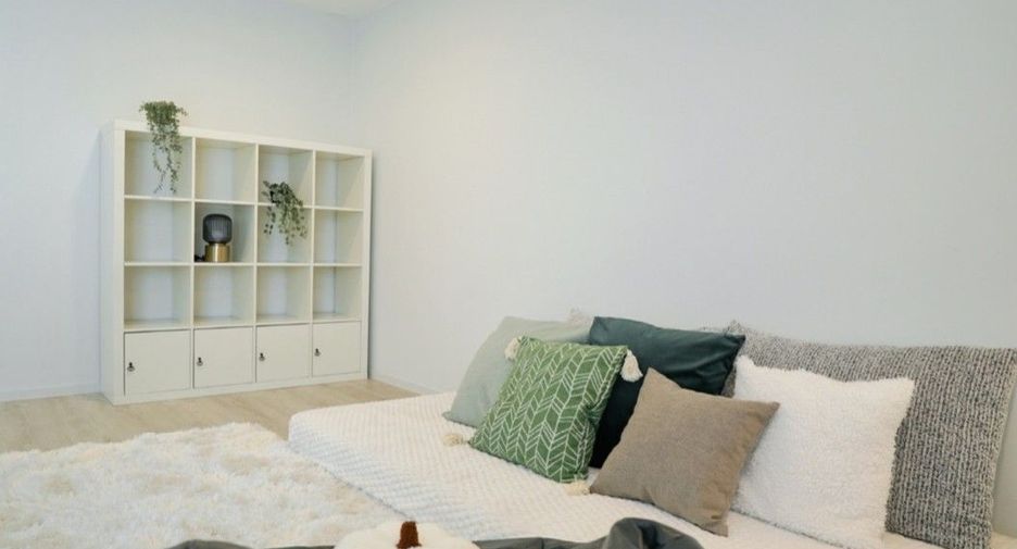 For rent and for sale 4 bedrooms house in Saphan Sung, Bangkok