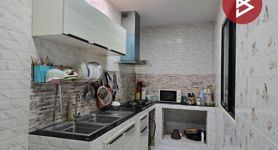 For sale 4 bedrooms house in Sam Khok, Pathum Thani