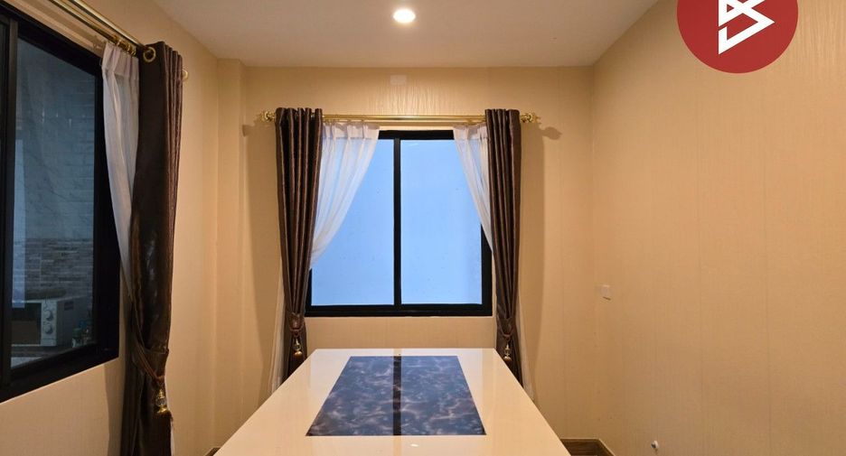 For sale 4 bedrooms house in Sam Khok, Pathum Thani
