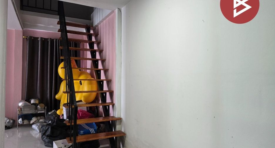 For sale 4 bedrooms house in Sam Khok, Pathum Thani