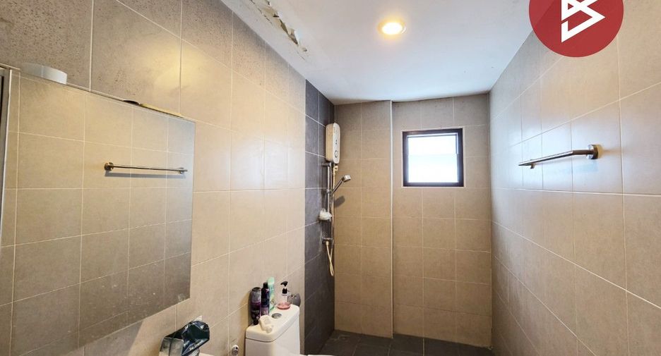 For sale 4 bedrooms house in Sam Khok, Pathum Thani