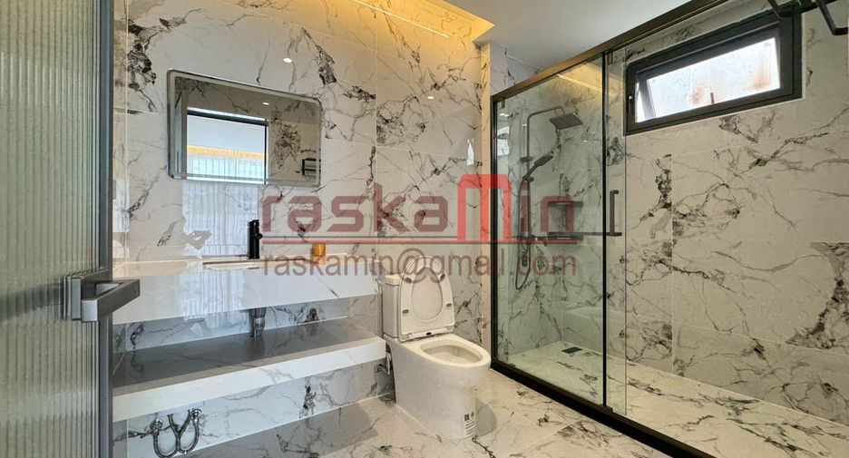 Haus zum Kauf mit 4 Zimmer in Bang Lamung, Chonburi