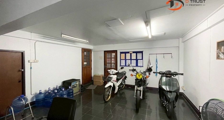 For sale retail Space in Pak Kret, Nonthaburi