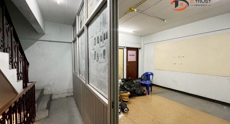 For sale retail Space in Pak Kret, Nonthaburi