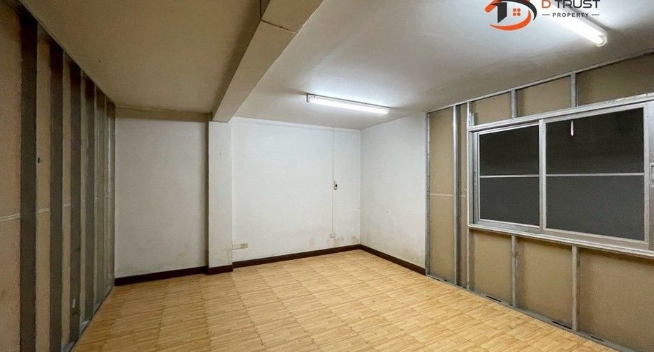 For sale retail Space in Pak Kret, Nonthaburi