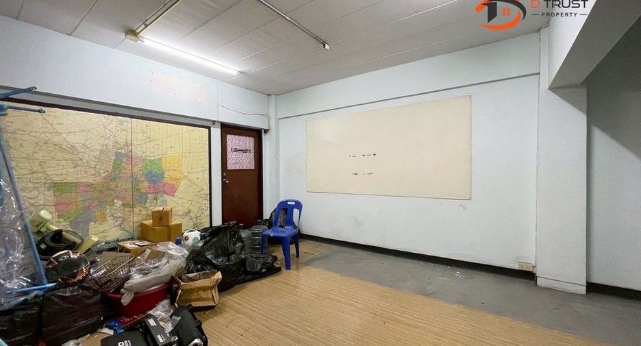For sale retail Space in Pak Kret, Nonthaburi