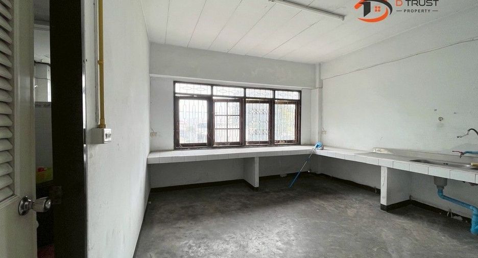 For sale retail Space in Pak Kret, Nonthaburi