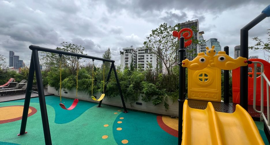 For rent 2 bedrooms condo in Watthana, Bangkok