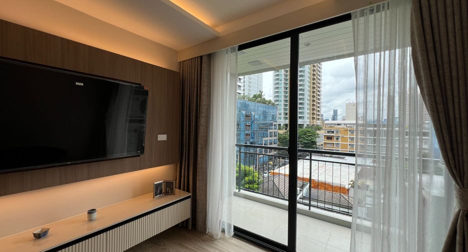 For rent 2 bedrooms condo in Watthana, Bangkok