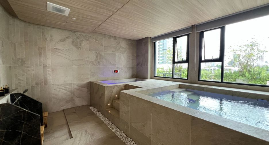 For rent 2 bedrooms condo in Watthana, Bangkok