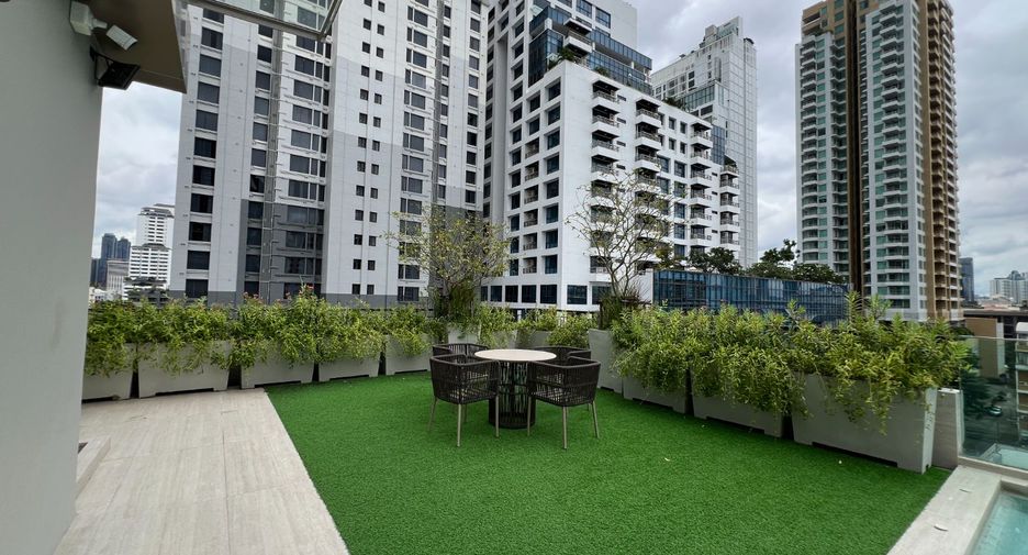 For rent 2 bedrooms condo in Watthana, Bangkok