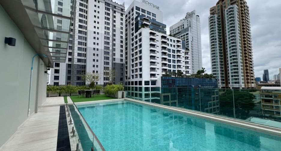For rent 2 bedrooms condo in Watthana, Bangkok